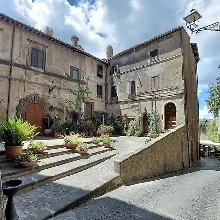 La Castellana Charming In The Medieval Borgo Bracciano (Rome)