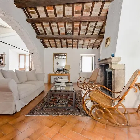 La Castellana Charming In The Medieval Borgo Apartment