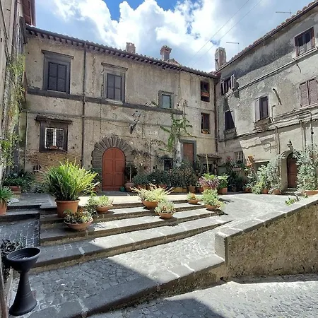 La Castellana Charming In The Medieval Borgo Bracciano (Rome)